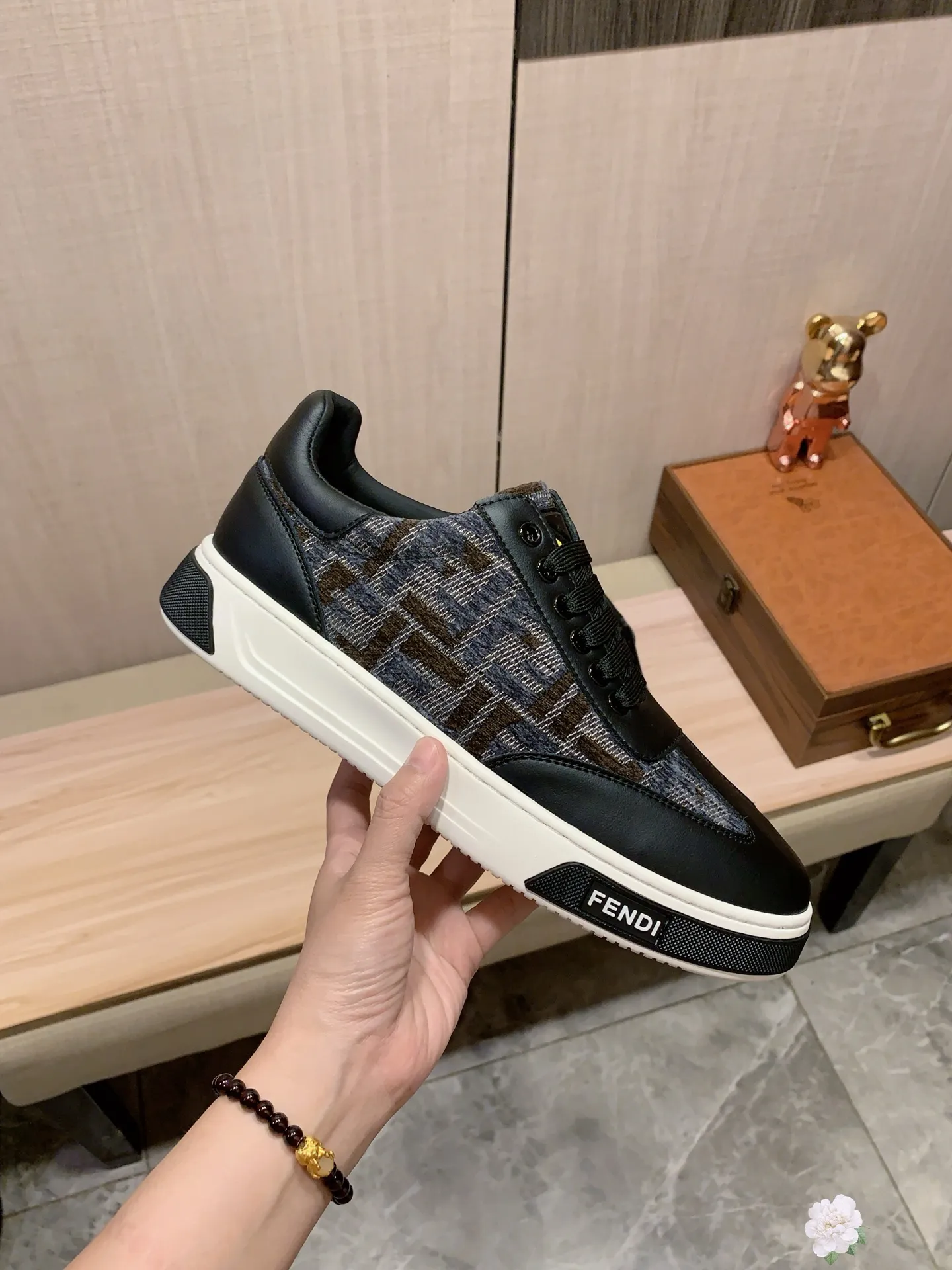 Men's men's shoes 💰420💰💰🎩🎩[Lightning][Lightning] "FENDI*" The latest and most popular casual shoes, top brand [Seduce] luxury ~ purchasing agent, top quality ~. [Strong] The upper is made of imported breathable cowhide with material ➕ breathable sheepskin feet (•) and fine workmanship. The original stylish and stylish soft rubber wear-resistant and non-slip outsole is light and comfortable on the feet. The real thing looks better when photographed in person. 0099: code: 38-44, 4️⃣ colors selected